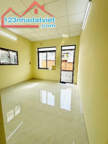 Bán nhà chiến lược 27m2 - kế bên  aeon mall bình tân - nhà 2 tầng -3pn . 3.1Tỷ - 4