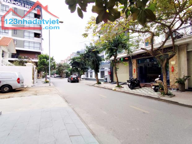Bán nhà mặt đường Hoàng Ngọc Phách, 100m 1 tầng, GIÁ 7.5 tỉ, bìa đỏ cá nhân - 1