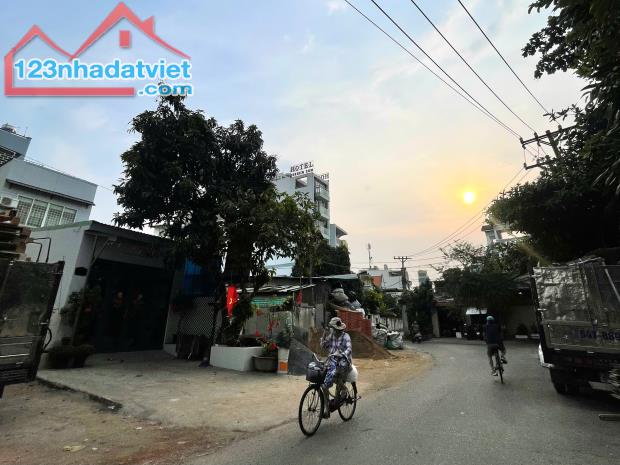 Biệt Thự Lê Quang Định, P.11, Bình Thạnh 4 Tầng, 2 Mặt Tiền, Giá Chỉ Nhỉnh 110tr/m2.