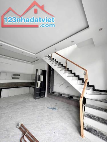 EM CÒN 1 SIÊU PHẨM HOÀN THIỆN CỰC ĐẸP 5x18 SỔ HỒNG RIÊNG CHỈ 2TY050 - 2