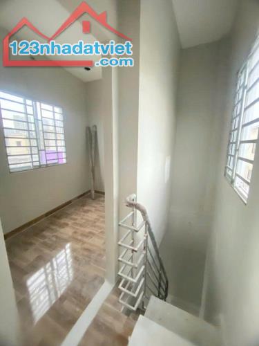 Bán nhà MỚI, SÁT MẶT TIỀN, 70m2, KHU HIỆN HỮU, hỗ trợ vay, Đường Huỳnh Tấn Phát, Quận 7. - 2