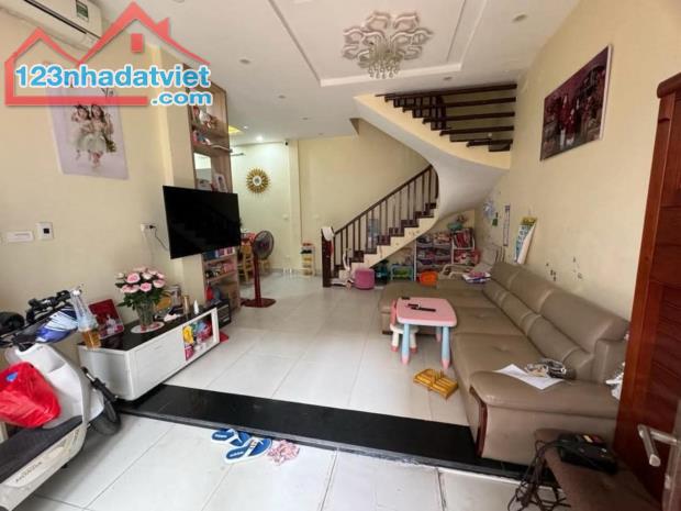 💥Nhà Đẹp Giá Tốt, Đường Láng, Gần Ngã Tư Sở, Ngõ Ba Gác, Gần Phố, DT 48m2, 5 Tầng