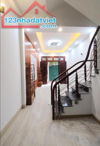 Bán nhà Tây Mỗ, diện tích 42m2, 4 tầng, chỉ 5.5 tỷ, gần phố.