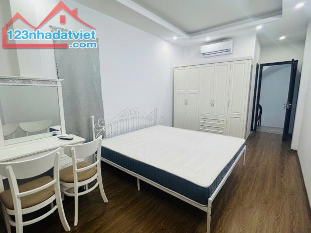 Nhà Quận Tây Hồ, diện tích 32m2, xây 5 tầng, trước nhà rộng hơn 3m, sổ đỏ pháp lý đầy đủ. - 2