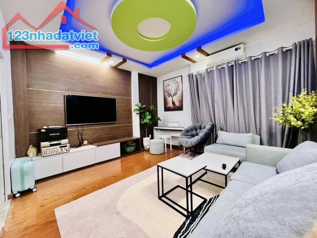 BÁN NHÀ KHÂM THIÊN ĐỐNG ĐA 48m 4T Mt 4m GIÁ 8.3 TỶ NGÕ THÔNG 2 THOÁNG KINH DOANH