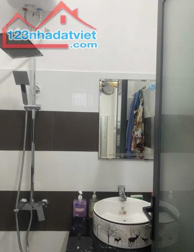 Nhà 3 tầng đường Hoàng Diệu . DT:78m . Ngang 5m nở hậu . Giá : 4tỷ650 thương lượng - 4
