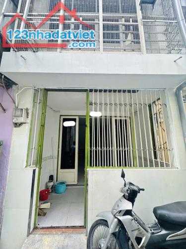 Cần bán gấp nhà 2 mặt hẻm trước sau - Ngô Gia Tự, Quận 10. - 1