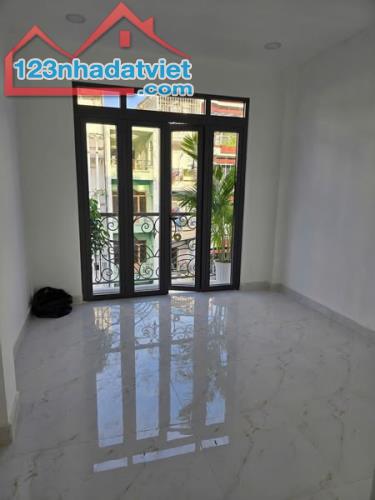 Nhà Mặt Tiền Đường Nguyễn Biểu Phường 2 Quận 5. - 1