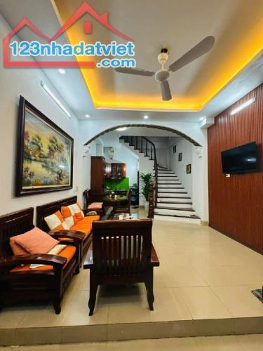 Trung tâm phố Đội Cấn - Diện tích 40M2, 5 Tầng, MT 5M - Giá chỉ 7.85 Tỷ