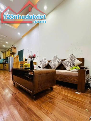 Bán gấp CH chung cư CT 12A ,  Nguyễn  Xiển , Hoàng Mai, DT: 70m2 – 2PN. Giá 3,03 tỷ - 2