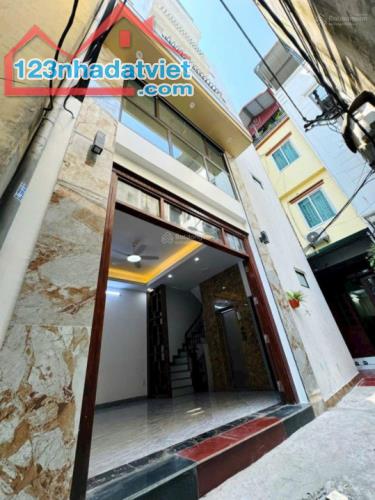 Bán nhà Đội Cấn Ba Đình. Nhà ngay cạnh mặt phố, ô tô đỗ cổng 34m2 6,5 tầng - nhà mới, có