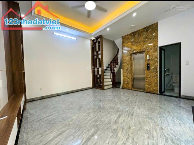 Bán nhà Đội Cấn Ba Đình. Nhà ngay cạnh mặt phố, ô tô đỗ cổng 34m2 6,5 tầng - nhà mới, có - 2