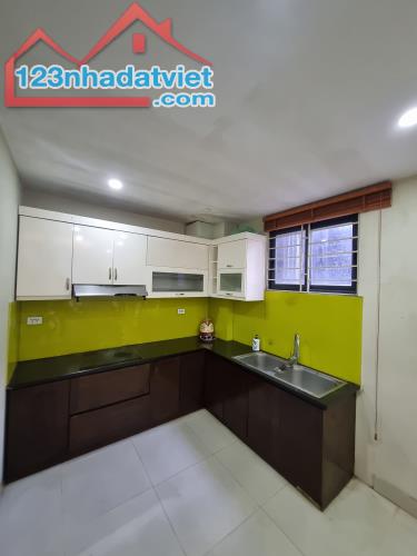 Bán nhà lô góc Lạc Long Quân - Cầu Giấy, 43m2, 5 tầng, vị trí siêu đỉnh, ô tô qua nhà - 1