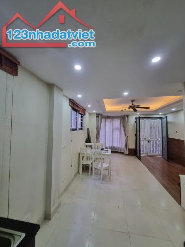 Bán nhà lô góc Lạc Long Quân - Cầu Giấy, 43m2, 5 tầng, vị trí siêu đỉnh, ô tô qua nhà - 2
