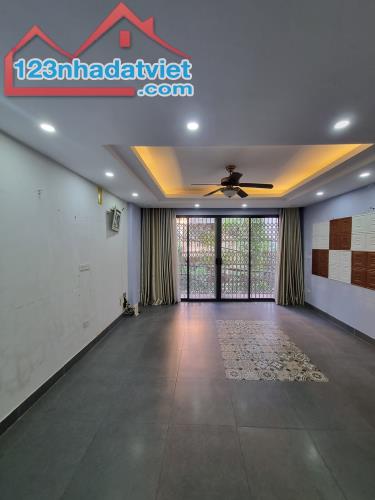 Bán nhà lô góc Lạc Long Quân - Cầu Giấy, 43m2, 5 tầng, vị trí siêu đỉnh, ô tô qua nhà - 3