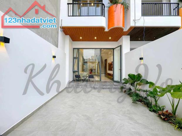 nhà bán gấp DT56m2-2TẦNG-3PN-MTKD 16M-gần biển-Hòn Xện-VĨNH HÒA-NHA TRANG-CHỈ 4TỶ750tr