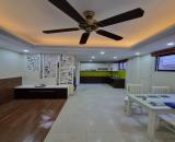 Bán nhà lô góc Lạc Long Quân - Cầu Giấy, 43m2, 5 tầng, vị trí siêu đỉnh, ô tô qua nhà