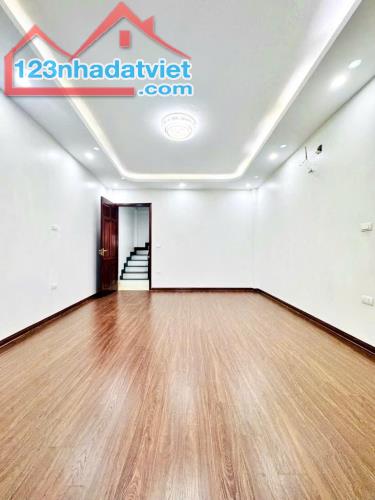 Trần Đại Nghĩa 40m2 x 5T x 10.2 tỷ - Ô TÔ ĐỖ CỬA - LÔ GÓC - CÁCH PHỐ 15M - 5