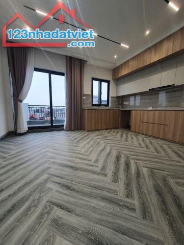 Nhà Đàm Quang Trung, Hàng Xóm Aeon Long Biên 40m2 6T Gara Thang Máy 9.x Tỷ