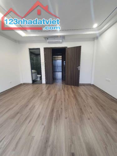 Nhà Đàm Quang Trung, Hàng Xóm Aeon Long Biên 40m2 6T Gara Thang Máy 9.x Tỷ - 1