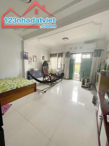 bán nhà hẻm 109 Dương Bá Trạc 5.3x10 nở hậu chỉ 12 tỷ 5 - 1