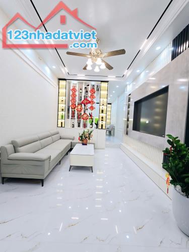 Nhà đẹp ở ngay phố Kim GIang, 45m2, 4 tầng, gần phố, 15m ra ô tô tải, Kinh doanh. Giá chỉ - 1