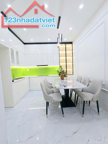 Nhà đẹp ở ngay phố Kim GIang, 45m2, 4 tầng, gần phố, 15m ra ô tô tải, Kinh doanh. Giá chỉ - 2