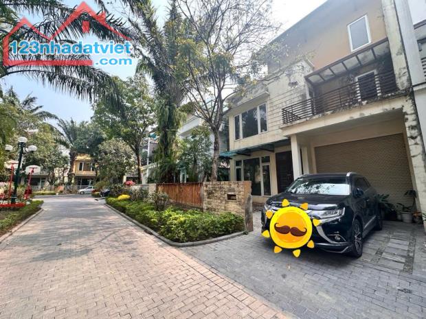 Bán biệt thự Palm Garden Việt Hưng 220m2 3T LH 0969568293 Hàng hiếm cho đại gia - 1