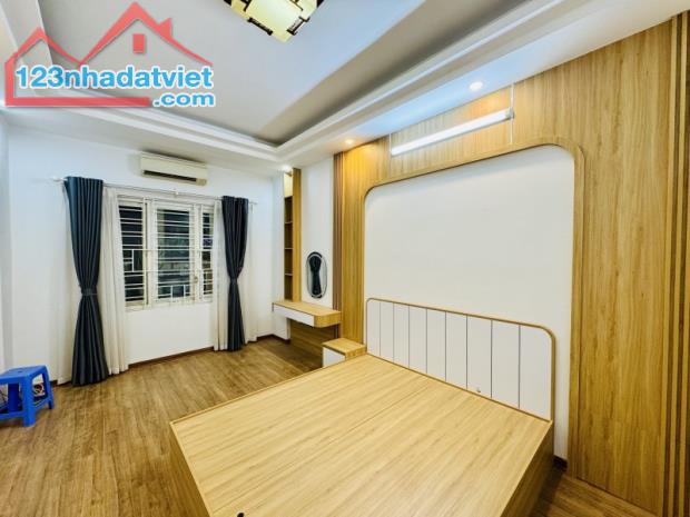 Bán nhà sát vách Mai Anh Tuấn, quận Đống Đa, chỉ 7.99 tỷ, sát hồ, ở cực thích - 1