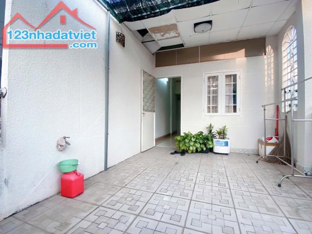 Bán nhà mặt tiền Phan Xích Long,P.16,Q.11,dt: 3,6 x 15 nhà xây 3 lầu 9 Tỷ 6. - 3