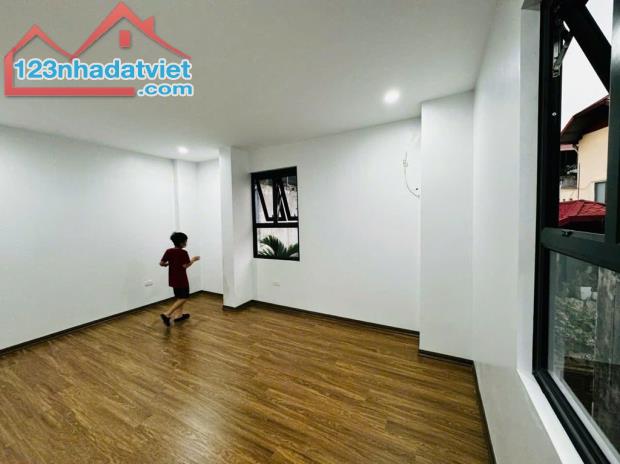 CẦU GIẤY: OTO VÀO NHÀ- MẶT TIỀN RỘNG- NGÕ THÔNG- GẦN CHỢ- LÔ GÓC - 2