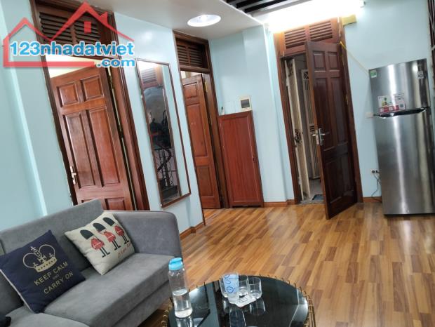 Bán căn hộ chung cư phố Chùa Bộc, Đống Đa, nhà đẹp ở luôn, ngõ rộng thông, gần ô tô