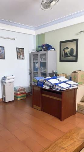 Nhà 3 tầng đường mặt tiền đường Huỳnh Tấn phát . DT:95/280m . Ngang 5m . Giá : 10tỷ650 TL - 3