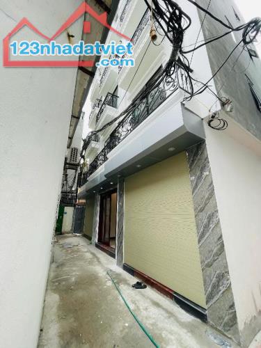 Bán nhà cự khối, 30m2, 5 tầng, Mt 3.5, gần ô tô, nhà mới ở sướng, nhỉnh 4.7 tỷ. +) nhà thu - 1