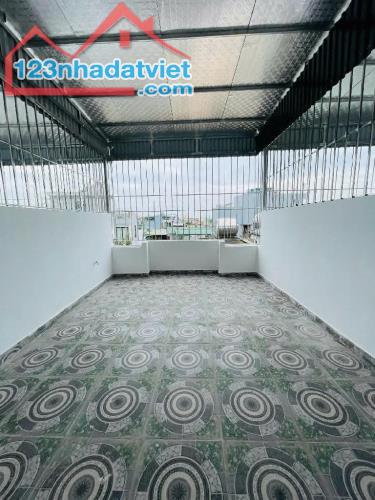 Bán nhà cự khối, 30m2, 5 tầng, Mt 3.5, gần ô tô, nhà mới ở sướng, nhỉnh 4.7 tỷ. +) nhà thu - 3