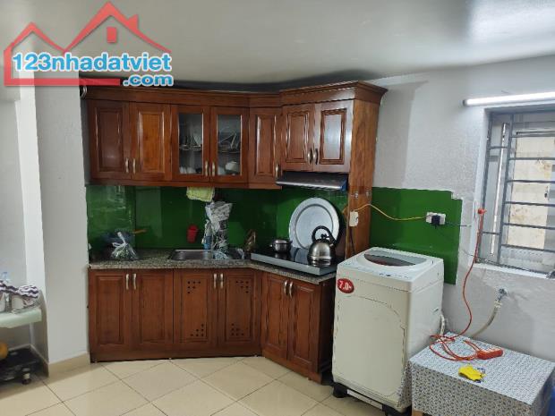 Bán nhà ccmn Hồ Tùng Mậu Mai Dịch 32m2 hơn 1 tỷ!