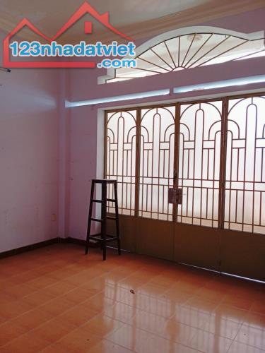 Bán nhà hẻm 695 Hậu Giang Quận 6 - 70m2 - 1