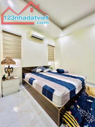 Bán nhà phân lô, oto đỗ cửa đường Láng, Đống Đa, 48m2, 5T, KD, giá rẻ nhỉnh 12 tỷ.