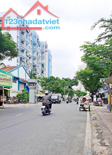Mặt tiền Bến Bình Đông 4.5x20 chỉ 15 tỷ 7