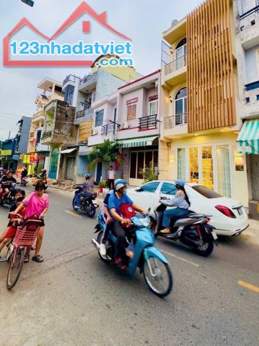 Nhà mặt tiền Quận Bình Tân, tiện kinh doanh giá nhỉnh 3 tỷ.