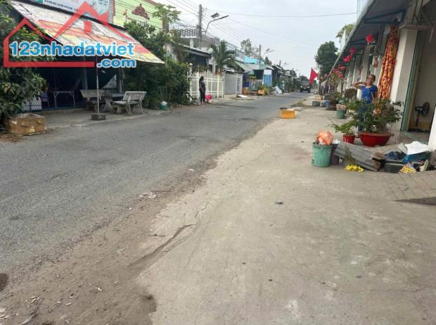 💥 Gấp lắm rồi,bán đất tặng kèm căn nhà cũ ở Xuân Thới Thượng,Hóc Môn giá 650Tr,Sổ Riêng - 1