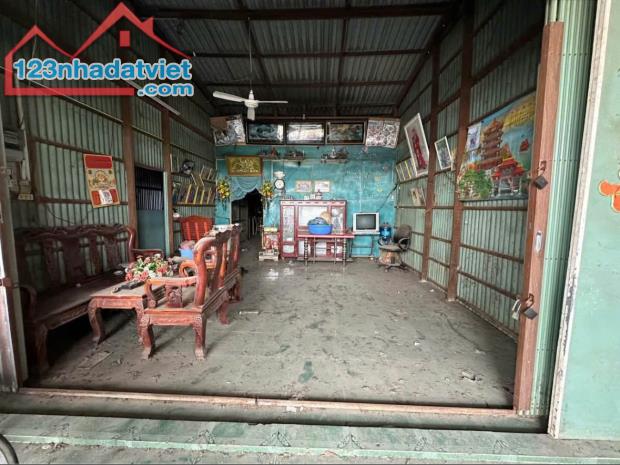 💥 Gấp lắm rồi,bán đất tặng kèm căn nhà cũ ở Xuân Thới Thượng,Hóc Môn giá 650Tr,Sổ Riêng - 2