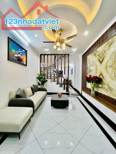 Bán nhà phố Minh Khai, Hai Bà Trưng 40m, 4 tầng. Giá: 7.68 tỷ. LH: 0937158386