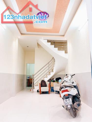 Mặt tiền Dương Bá Trạc 3.5x13 chỉ 14 tỷ 5