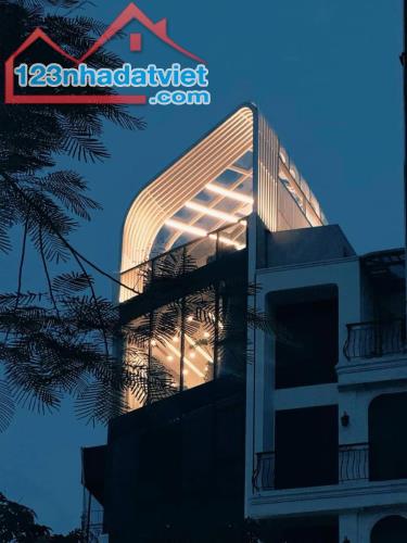 SIÊU VIP- TOÀ VĂN PHÒNG ĐỘI CẤN - LÔ GÓC SIÊU THOÁNG SÁNG- 145M2- 9 TẦNG- 105 TỶ