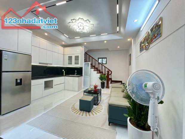 HIẾM ! Cầu Giấy NHÀ ĐẸP Ở NGAY, DÂN XÂY, NGÕ NÔNG, Ở - THUÊ ĐỈNH - 7 TỶ HƠN.