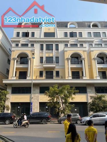 Bán 3 căn shophouse cơ khí Mon Bay mặt đường 25/4 trung tâm TP. Hạ Long