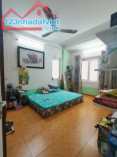 Bán nhà Lạc Long Quân, Tây Hồ, ngõ thông oto 60 m2, 5 tầng, giá chỉ 17 tỷ - 1