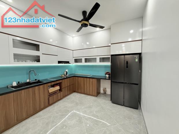 SIÊU PHẨM HOÀNG MAI - VF3 ĐỖ CỬA - FULL NỘI THẤT - NGÕ THÔNG - GẦN PHỐ - HƠN 10 TỶ - 3