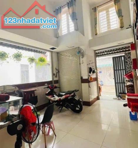 + Nhà phố Góc 2 mặt tiền ,  vị trí Vip siêu phẩm đẹp ,hẻm nhựa 7m thông 1/ ht13 Phường - 4